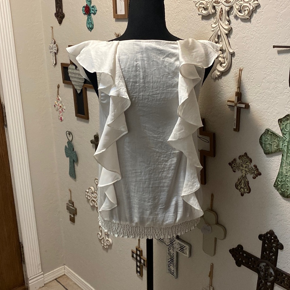 Express cream sleeveless dress shirt - Picture 2 of 3